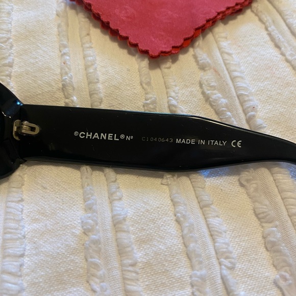 CHANEL Vintage Sunglasses - Picture 5 of 6